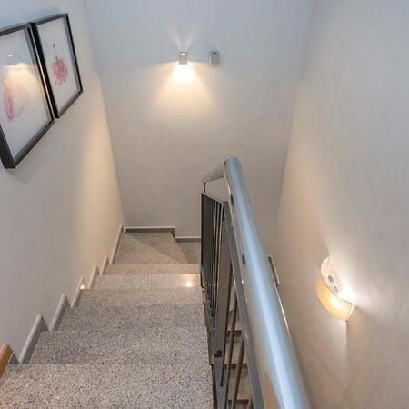 2 Bedroom Duplex Apartment With Balcony 4-3 Барселона Экстерьер фото