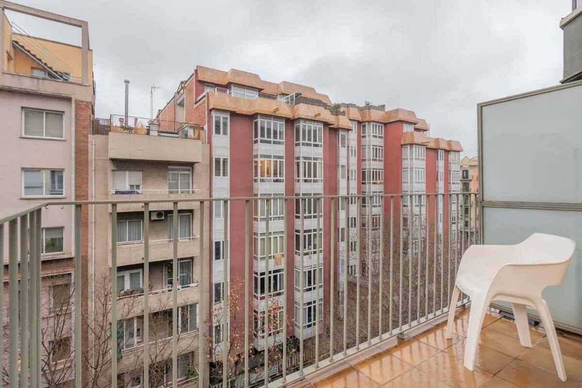 2 Bedroom Duplex Apartment With Balcony 4-3 Барселона Экстерьер фото
